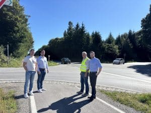 Gemeinde Söchtenau setzt sich für mehr Verkehrssicherheit ein: Vor-Ort-Termin am Unfallschwerpunkt Kreuzstraße